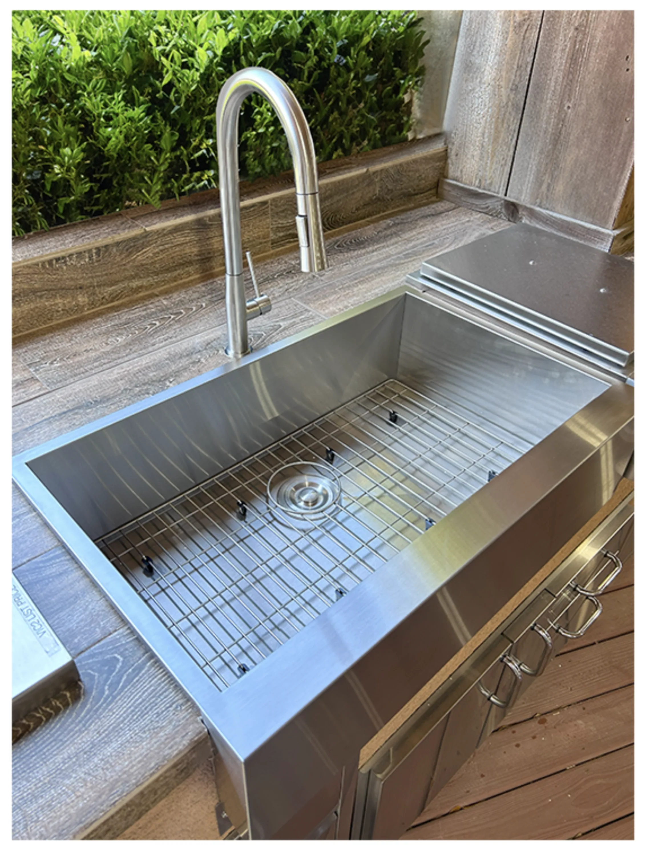 Renaissance Farm House Outdoor Sink in Stainless Steel w/ Wire Grate (RSNK3A) - Image 2