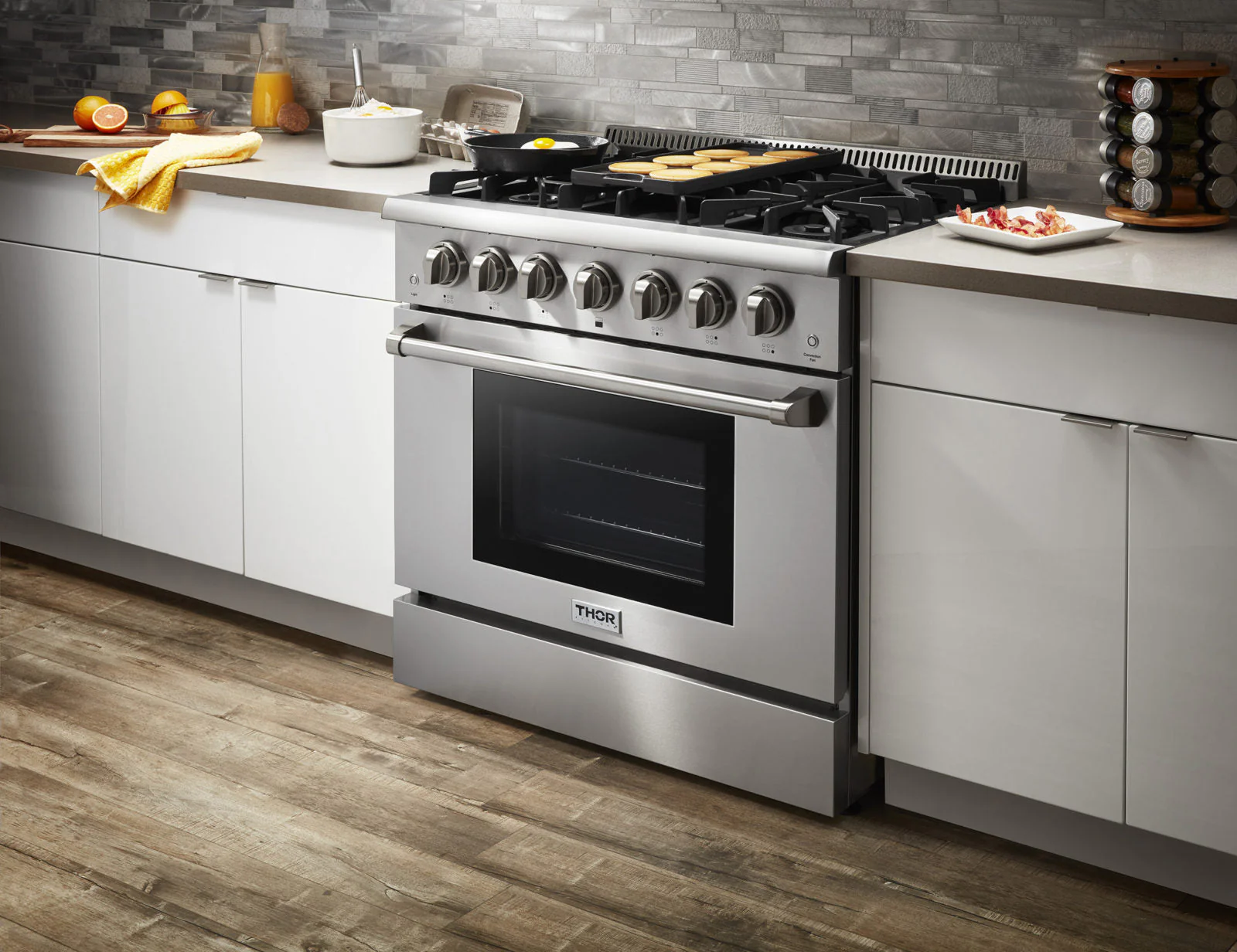 Thor Kitchen 36-Inch 5.2 Cu. Ft. Professional Propane Gas Range with in Stainless Steel (HRG3618ULP) - Image 7