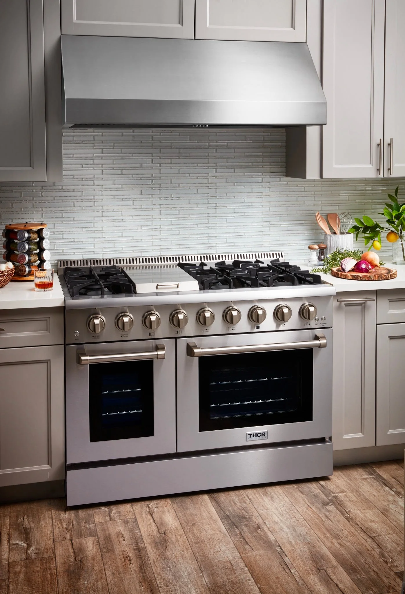 Thor Kitchen 48-Inch Propane Gas Range with 6.7 cu. ft. Double Oven in Stainless Steel (HRG4808ULP) - Image 4