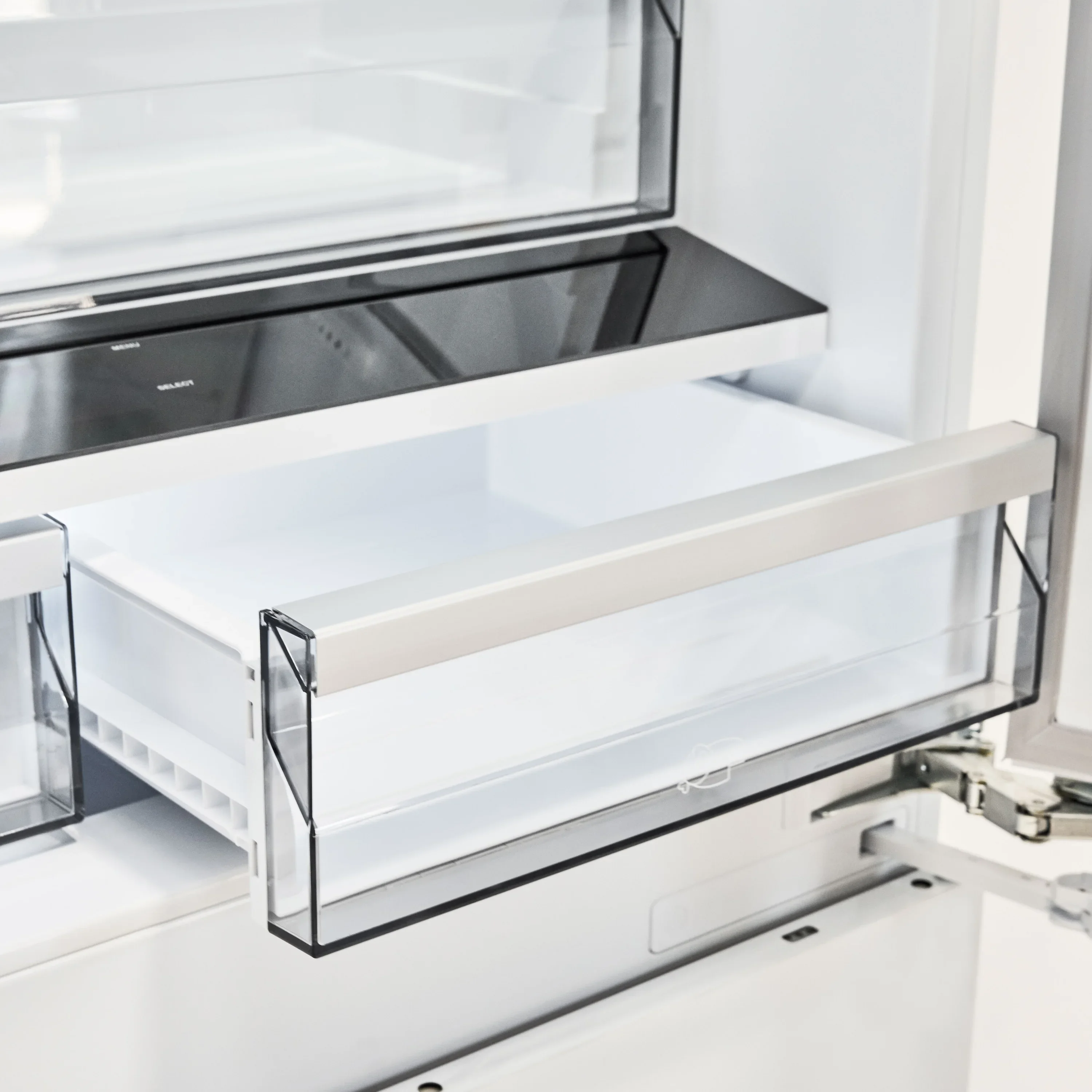 Thor Kitchen X-Series 60-Inch 32.2 Cu. Ft. Panel Ready Refrigerator with Bottom Freezer, Internal Water Dispenser and Ice Maker (XRF60) - Image 10