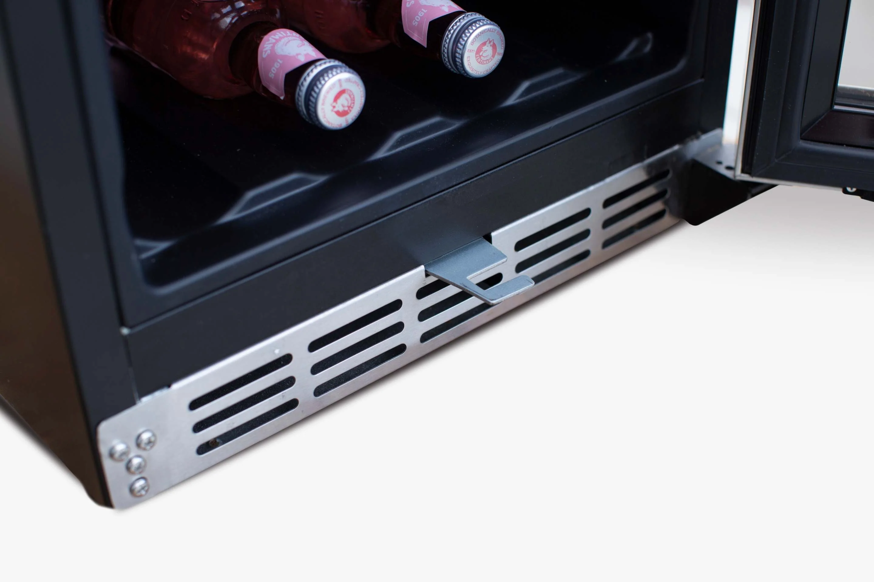 TrueFlame 15-Inch 3.2 Cu. Ft. Outdoor Rated Refrigerator with Glass Door (AMD-RFR-15G) - Image 5