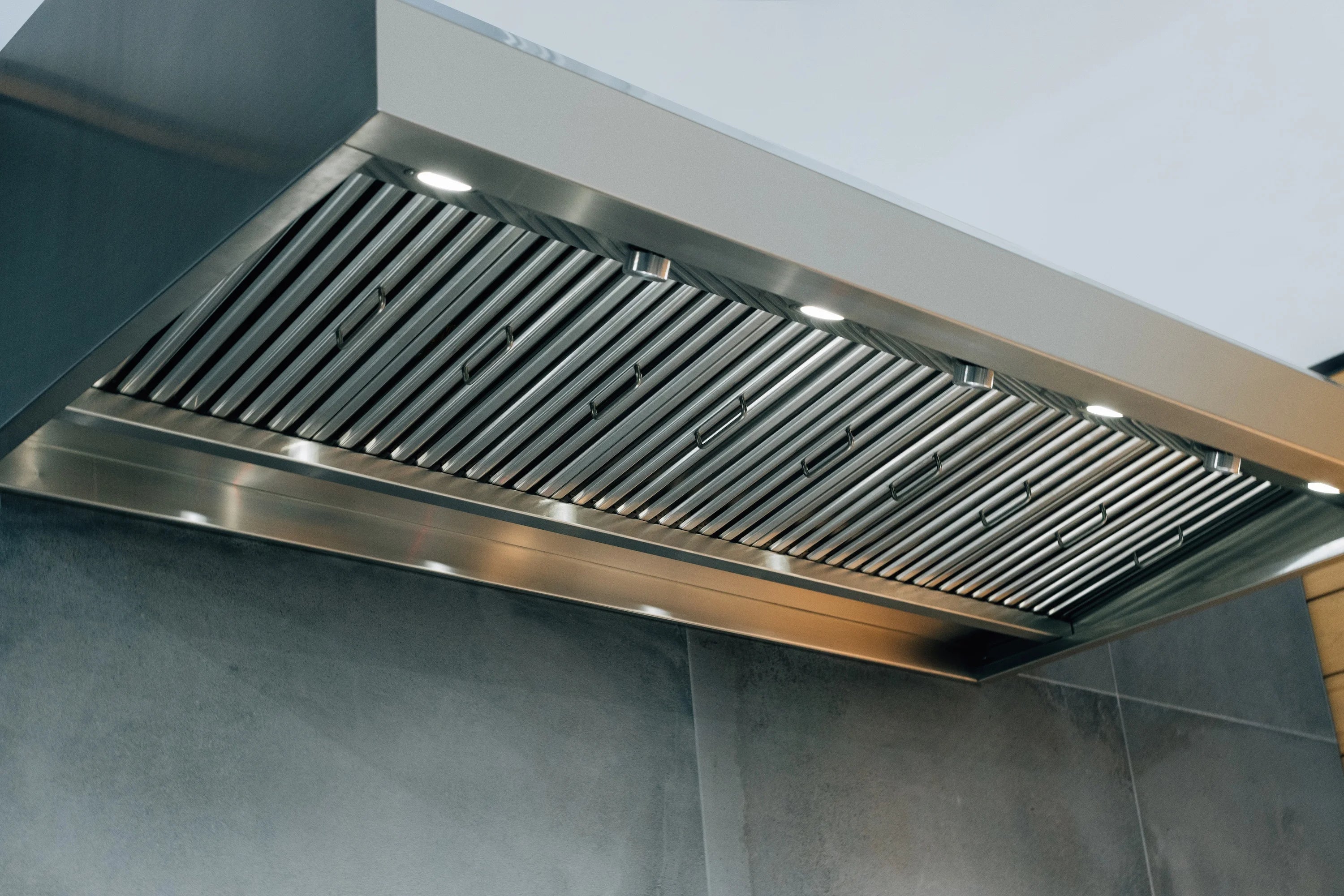 TrueFlame 60-Inch 2000 CFM Wall Mount Vent Hood in Stanless Steel (TF-VH60-2) - Image 2