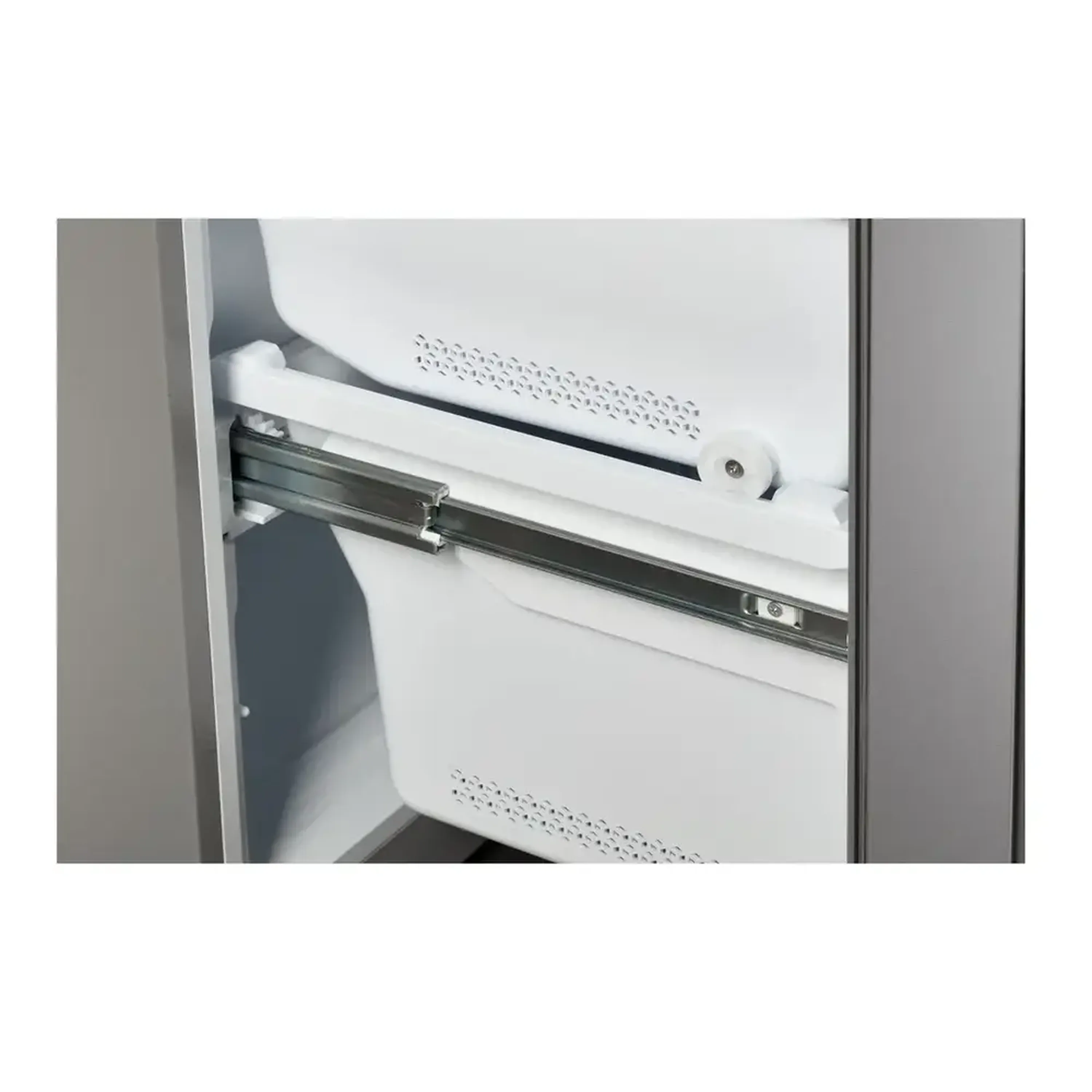 Verona 33-Inch Freestanding French Door Refrigerator with 16.5 Cu. Ft. Capacity, Automatic Ice Maker, Recessed Handle (VEFFD3316RISS) - Image 5