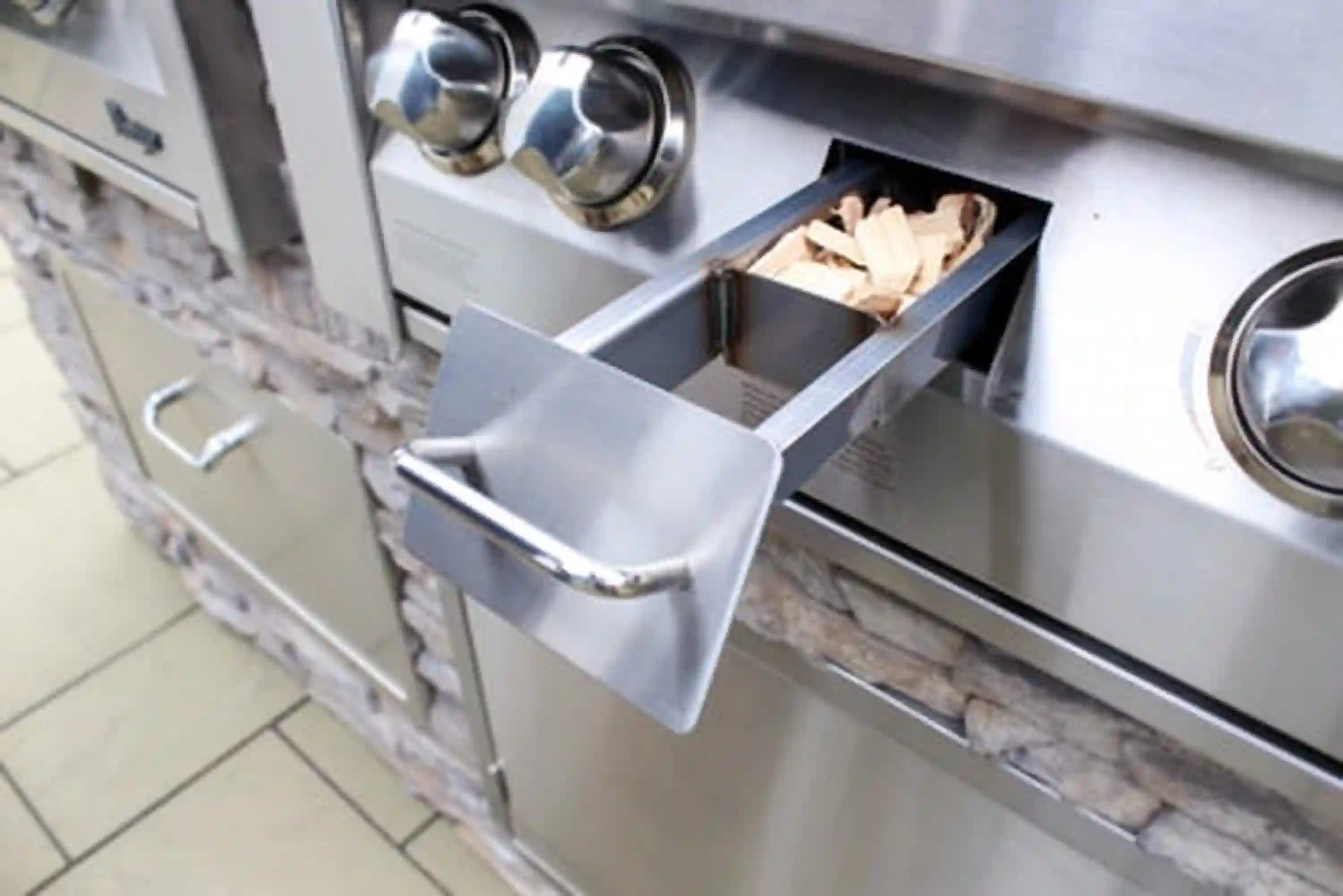 Vintage 30-Inch Built-In Natural Gas Grill in All Stainless Steel (VBQ30G-N) - Image 11