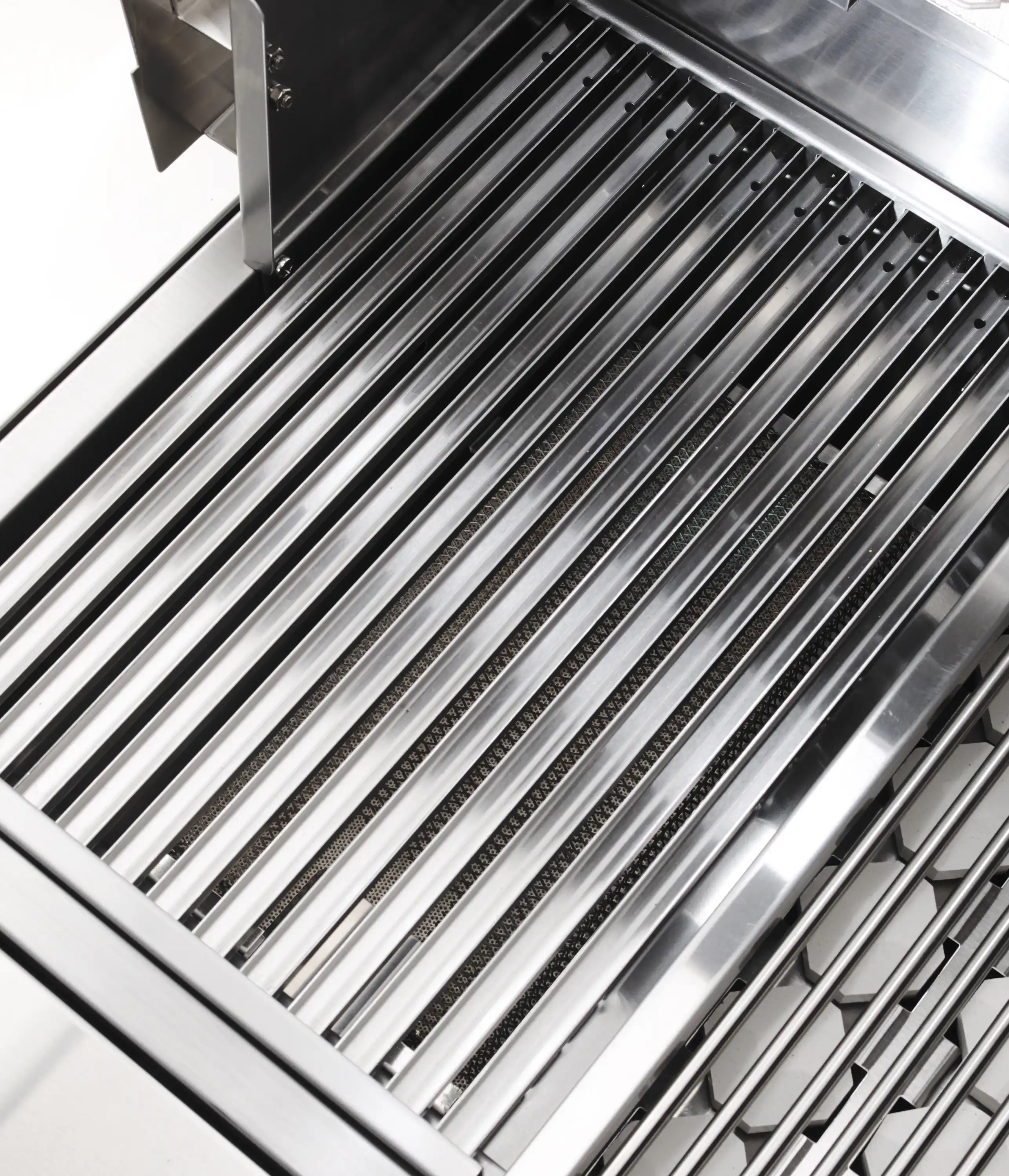 Vintage 42-Inch Built-In Natural Gas Grill in Stainless with Sear Zone (VBQ42SZG-N) - Image 15