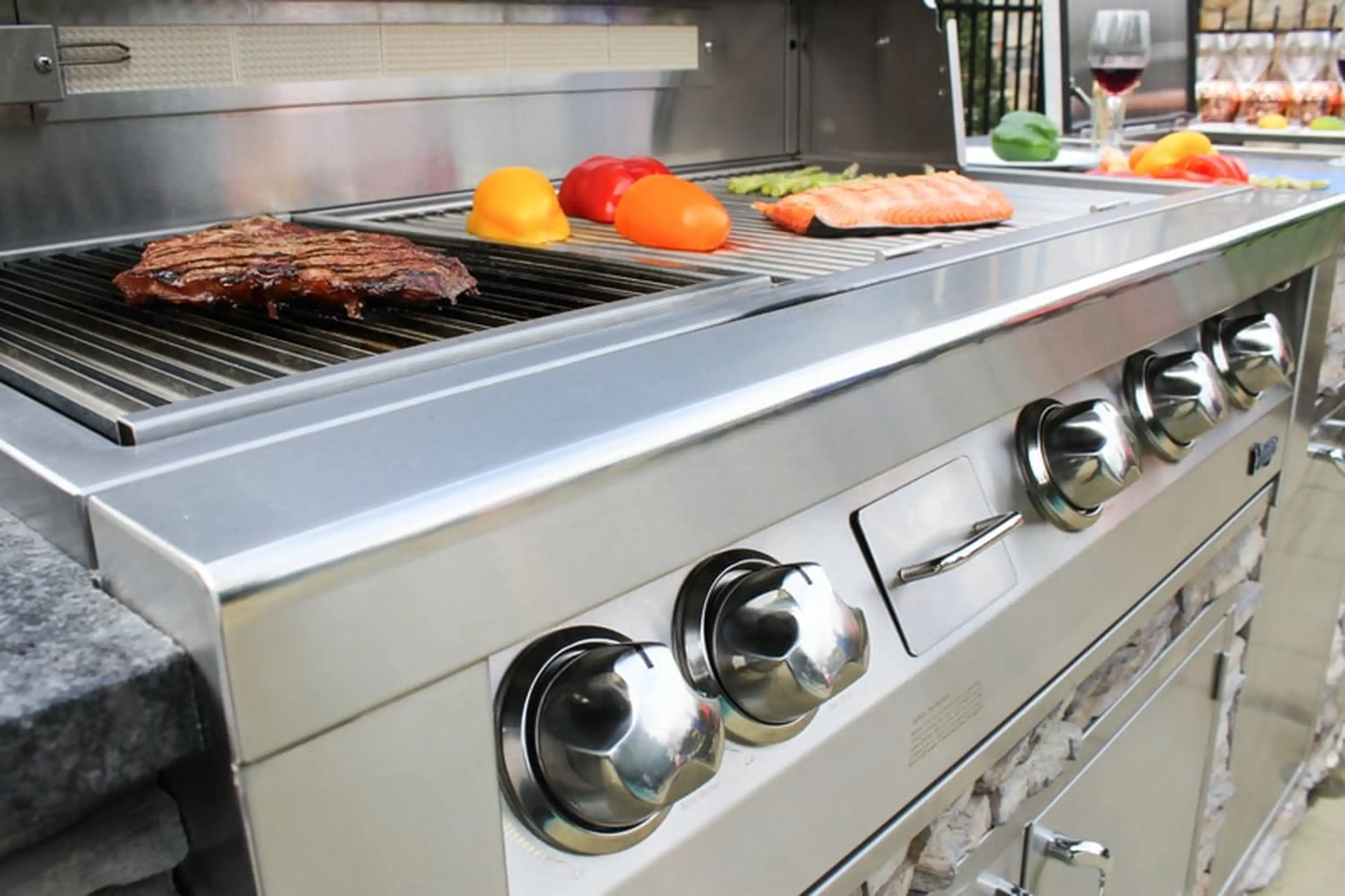 Vintage 42-Inch Built-In Natural Gas Grill in Stainless with Sear Zone (VBQ42SZG-N) - Image 17