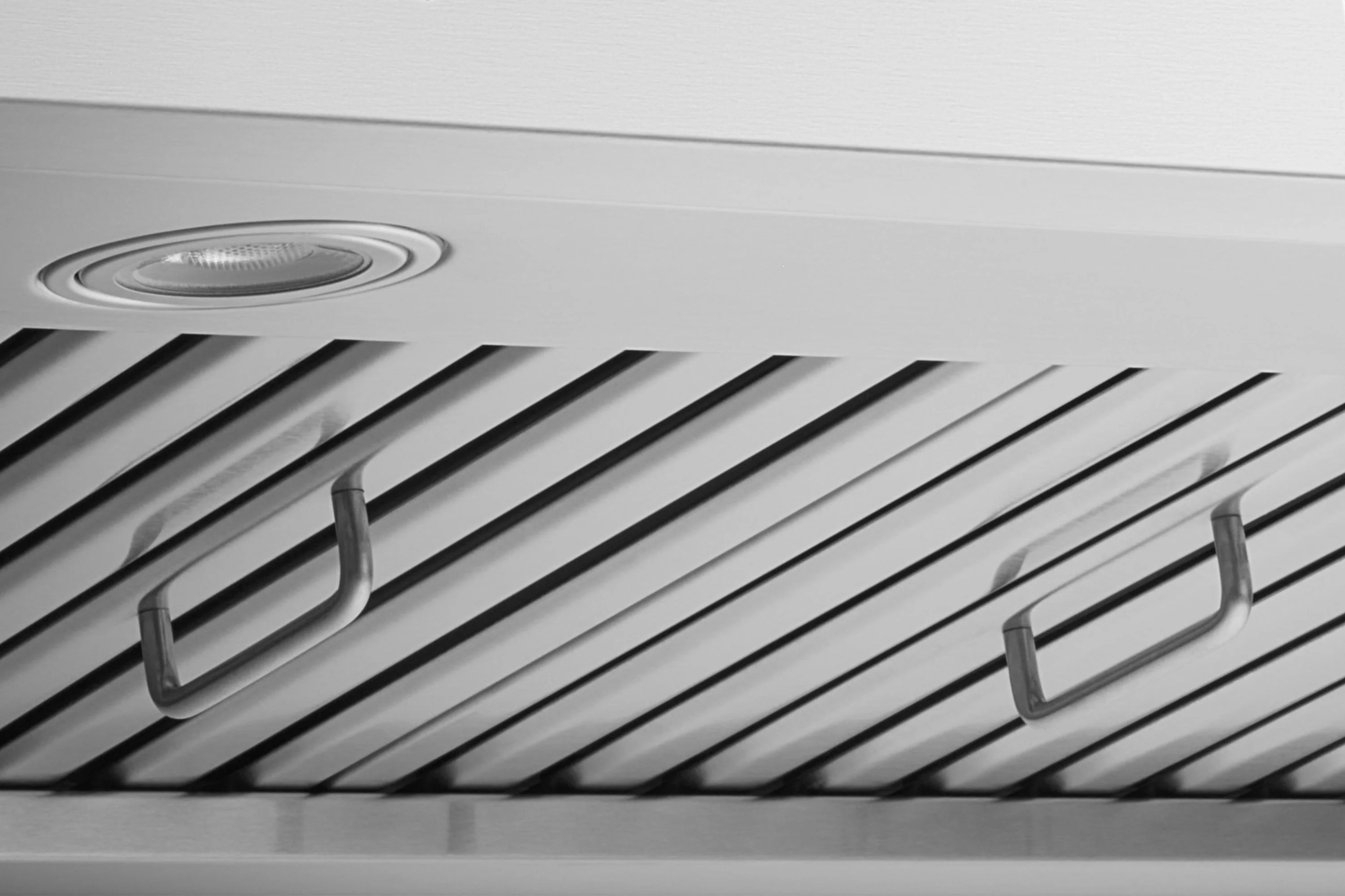 Hauslane 30-Inch 500 CFM Convertible Wall Mount Range Hood in Stainless Steel (WM-540SS-30) - Image 6