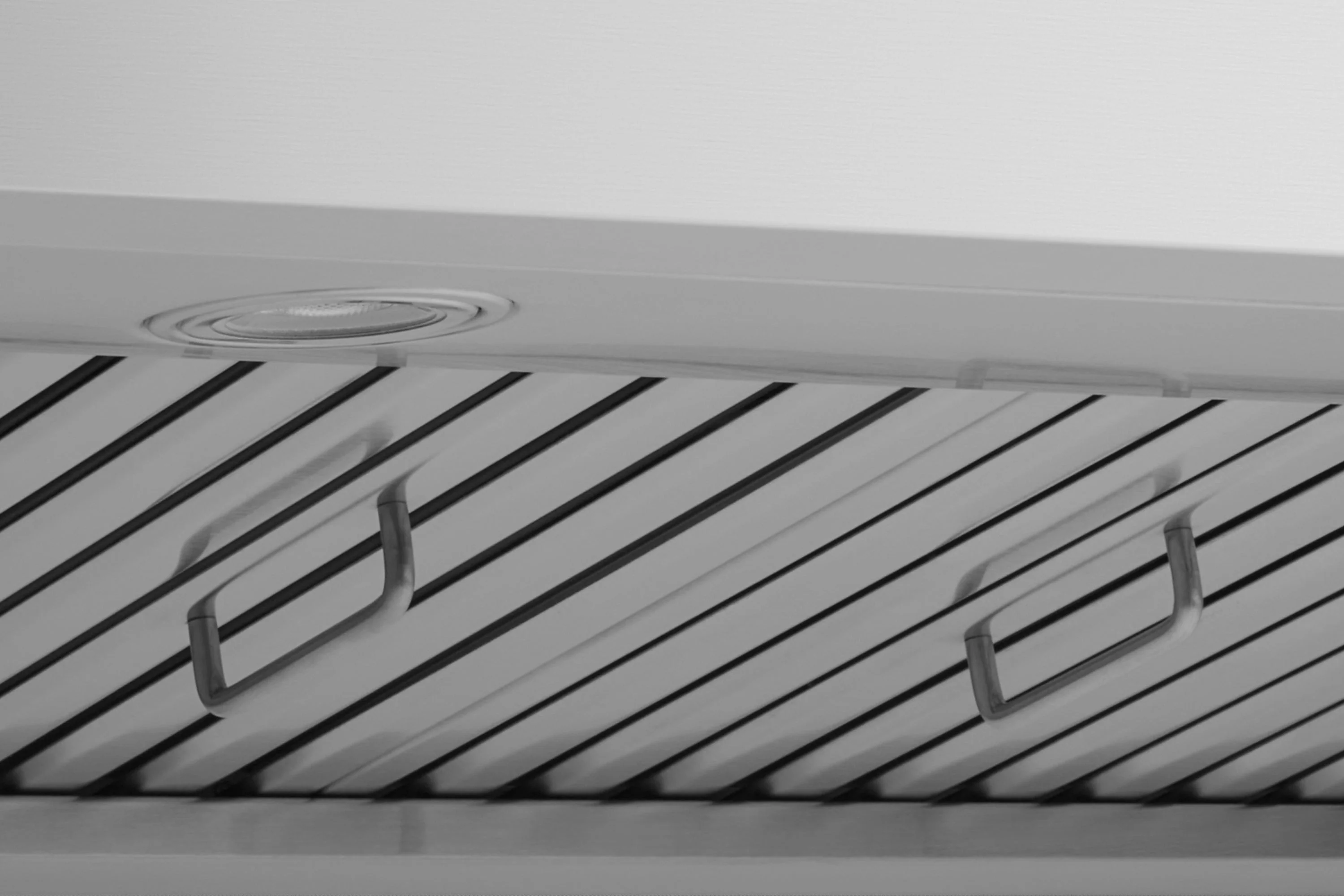 Hauslane 30-Inch 537 CFM Convertible Wall Mount Range Hood in Stainless Steel (WM-730SS-30) - Image 6