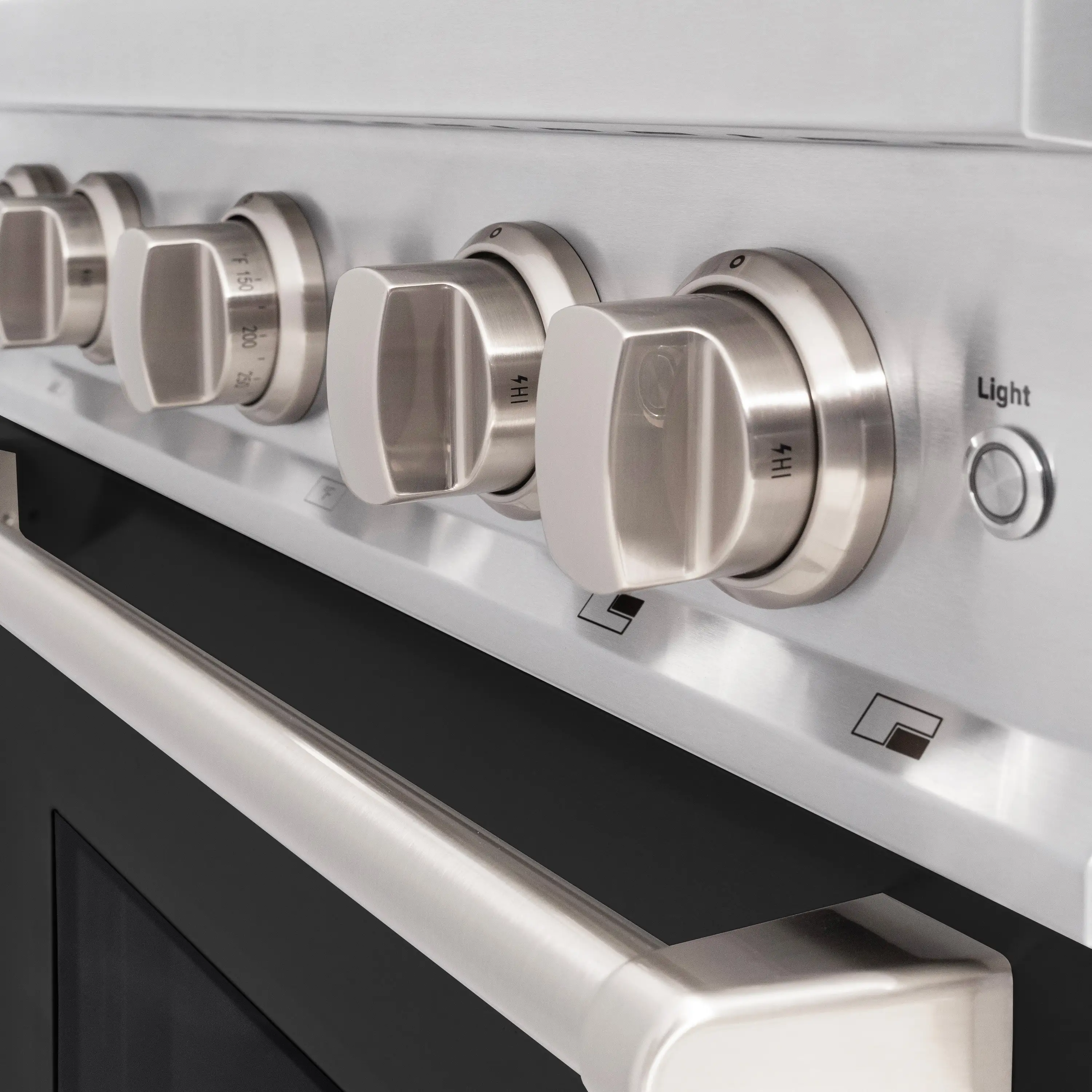 ZLINE 30-Inch Classic Series Gas Range with 4 Gas Burner Cooktop, and 4.2 Cu. Ft. Gas Convection Oven  in Satin Stainless Steel with Black Matte Door (CGRS-BLM-30) - Image 7