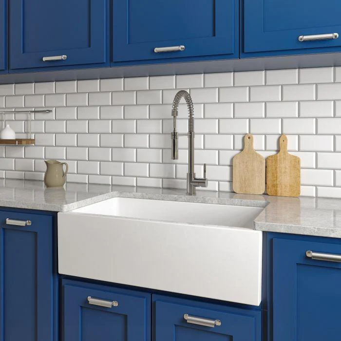 ZLINE 33-Inch Venice Farmhouse Apron Front Single Bowl Reversible Fireclay Kitchen Sink with Bottom Grid in White Gloss (FRC5131-WH-33) - Image 3