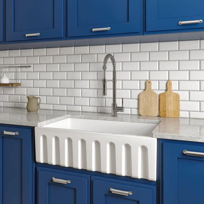 ZLINE 33-Inch Venice Farmhouse Apron Front Single Bowl Reversible Fireclay Kitchen Sink with Bottom Grid in White Gloss (FRC5131-WH-33) - Image 4