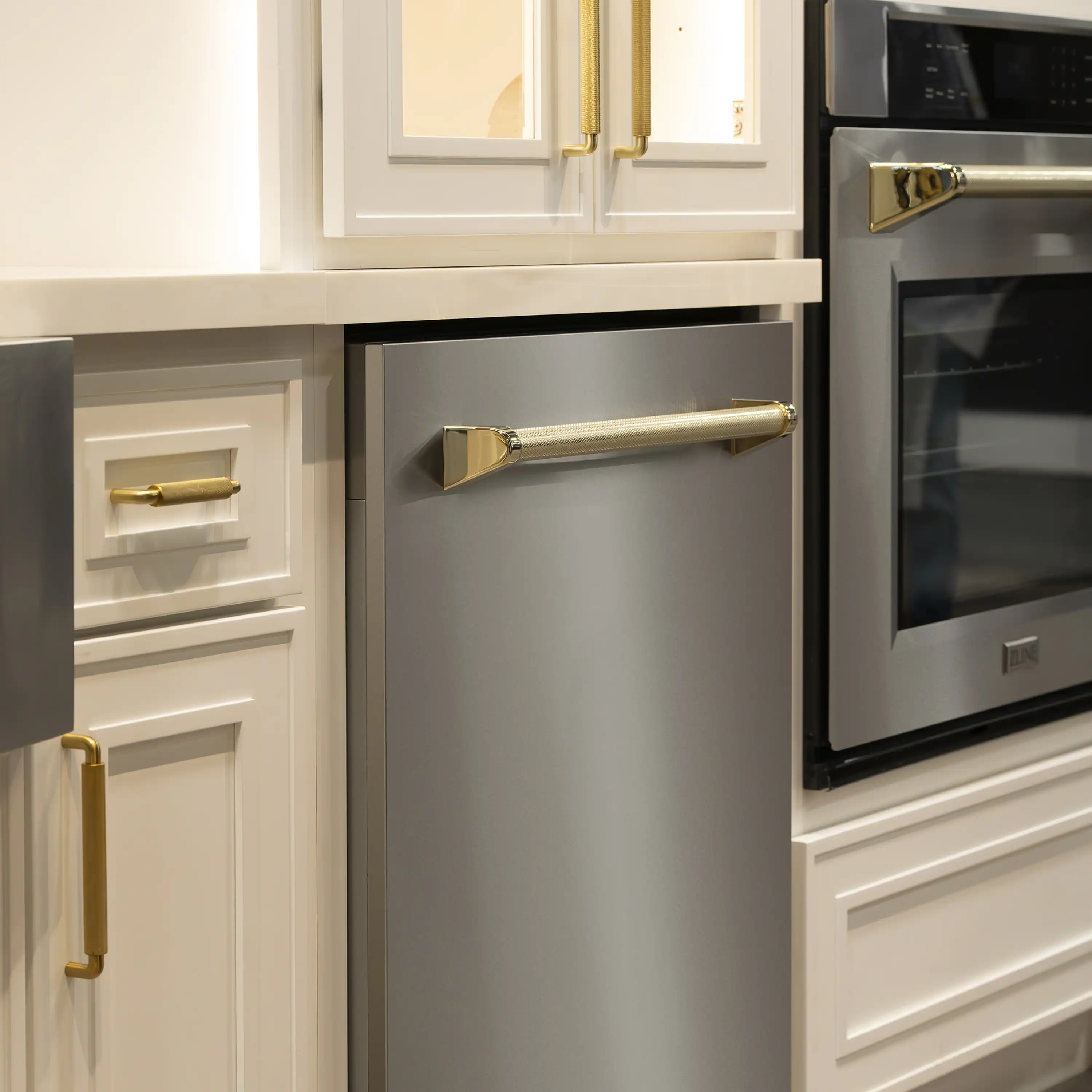 ZLINE Autograph 24-Inch Monument 3rd Rack Dishwasher with Polished Gold Helix Handle, 45dBa (DWMTZ-30424-KG) - Image 4