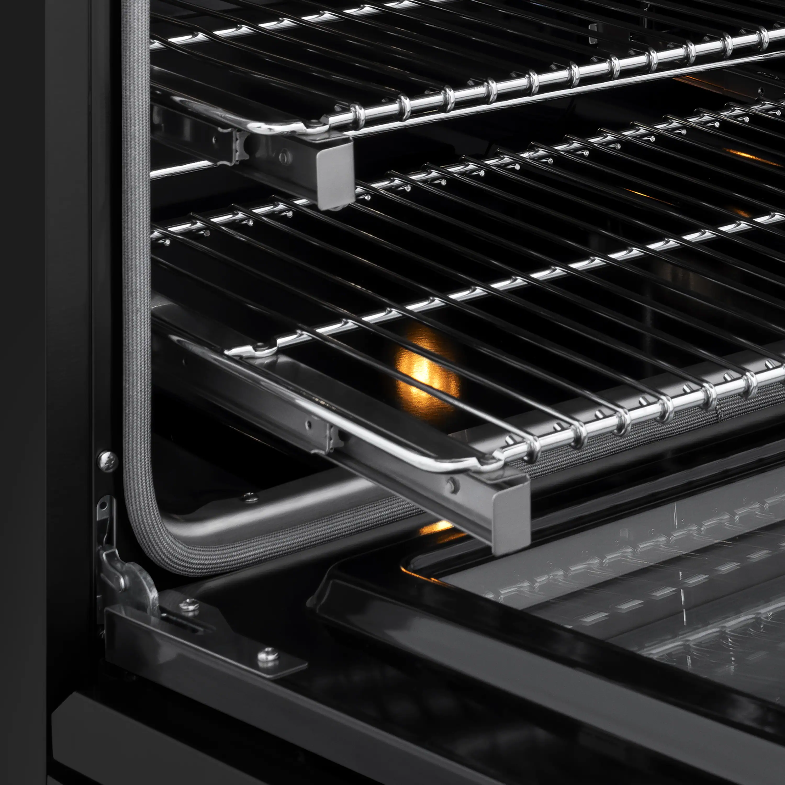 ZLINE Autograph Edition 24-Inch 3.2 Cu. Ft. Paramount Induction Range with 3 Element Cooktop and Electric Convection Oven in Black Stainless Steel with Polished Gold Accents (SINRBZ-24-G) - Image 6