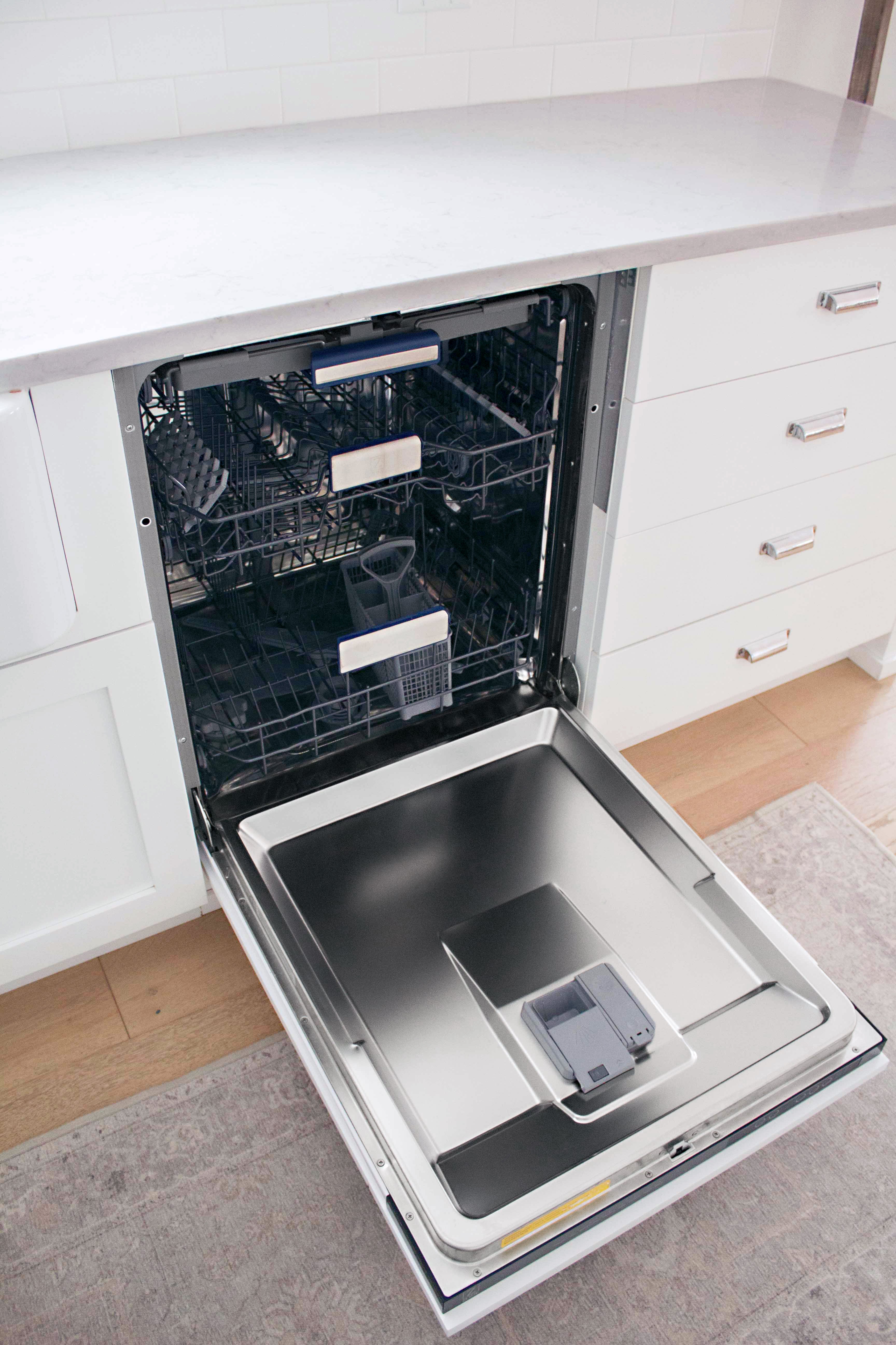 ZLINE Autograph Edition 24-Inch Tallac Series 3rd Rack Top Control Built-In Tall Tub Dishwasher in Custom Panel Ready with Champagne Bronze Handle (DWVZ-24-CB) - Image 10