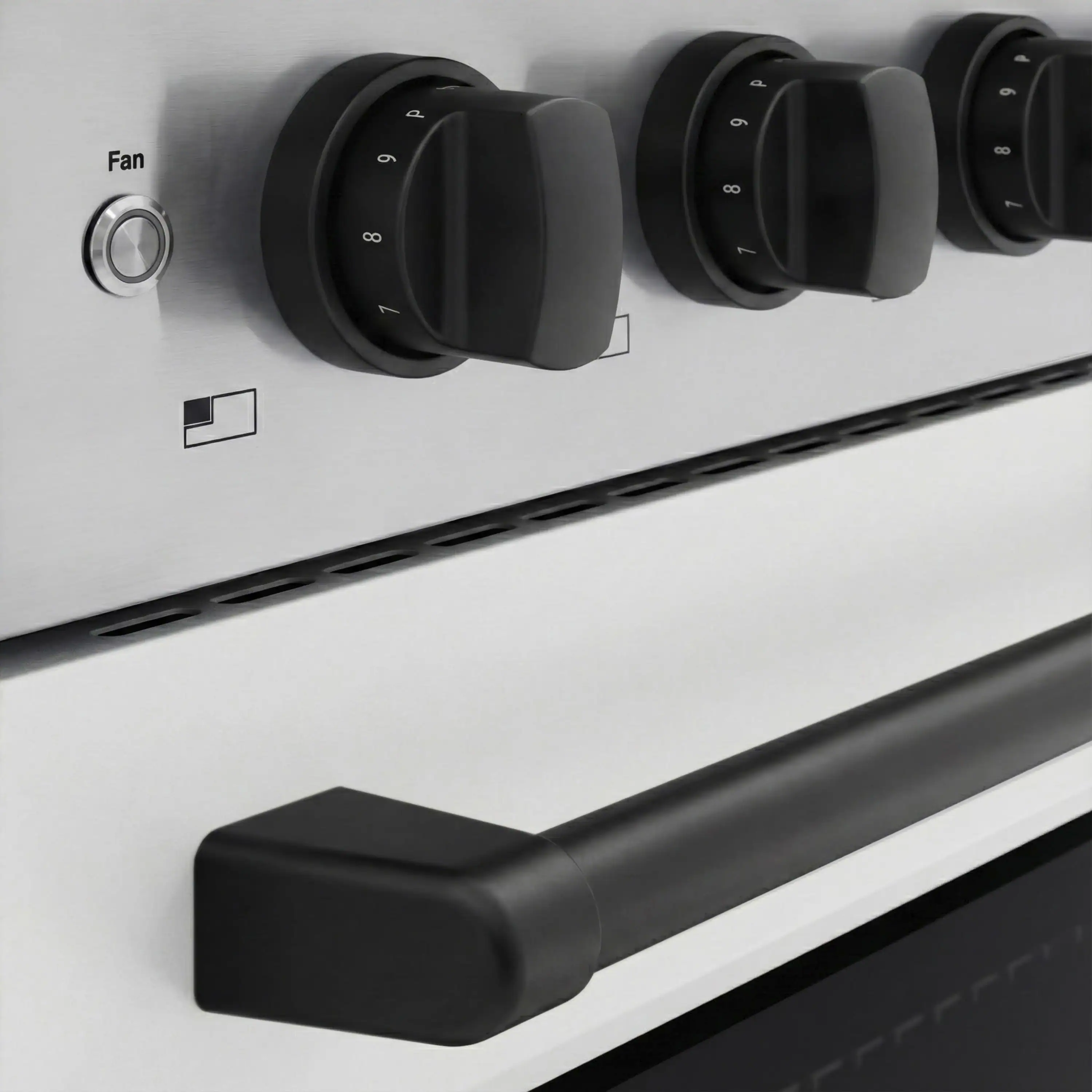 ZLINE Autograph Edition 30-Inch 4.2 Cu. Ft. Paramount Induction Range with 4 Element Cooktop and Electric Convection Oven in Stainless Steel with White Matte Door and Matte Black Accents (SINRZ-WM-30-MB) - Image 5
