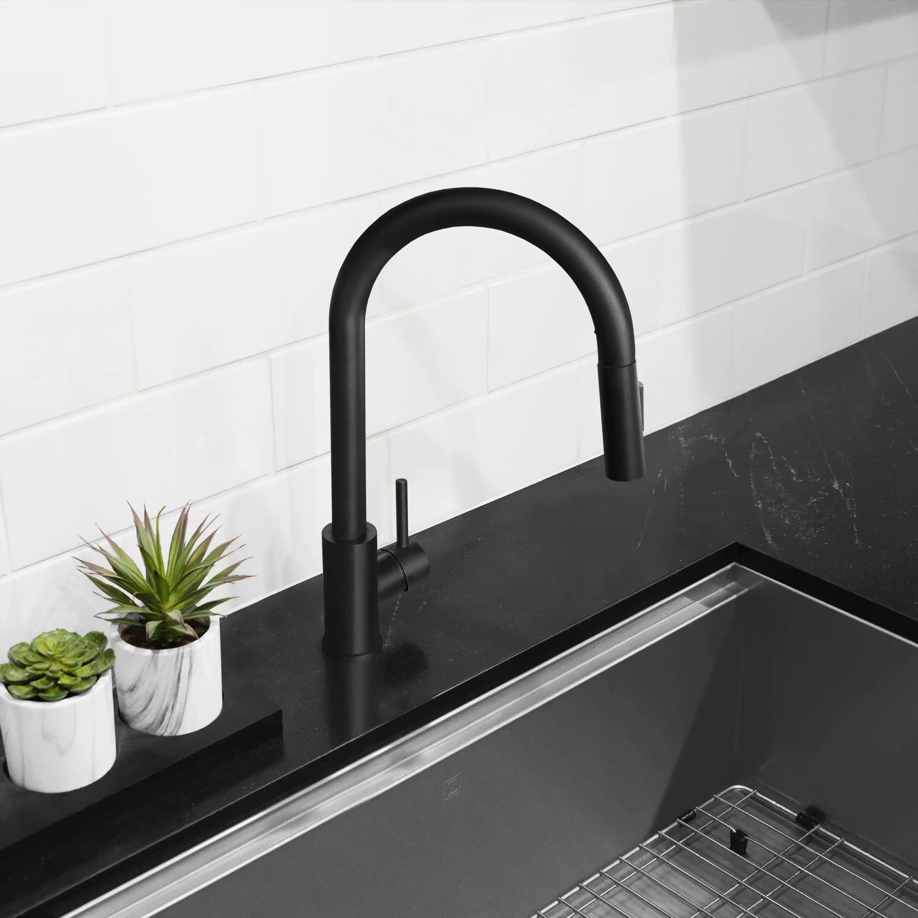ZLINE Palisades Pull Down Single Handle Kitchen Faucet in Matte Black (RBCN1-KF-MB) - Image 4